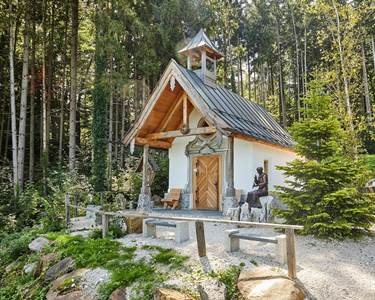 Eigene Kapelle auf dem Gelände der Bayern Chalets Die Franziskuskapelle im Chaletdorf in Ainring